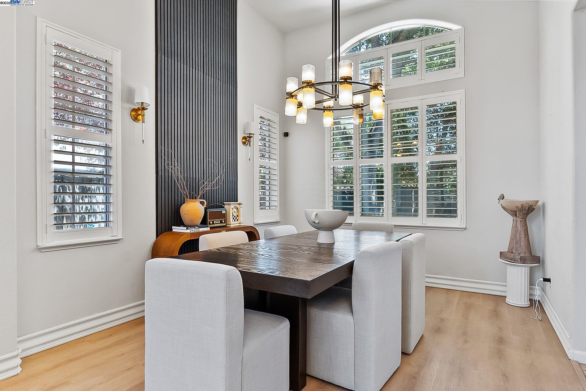 Detail Gallery Image 4 of 24 For 192 Mayhew Way, Walnut Creek,  CA 94597 - 5 Beds | 3 Baths