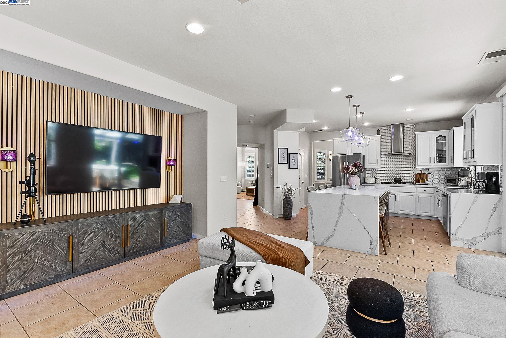 Detail Gallery Image 10 of 24 For 192 Mayhew Way, Walnut Creek,  CA 94597 - 5 Beds | 3 Baths