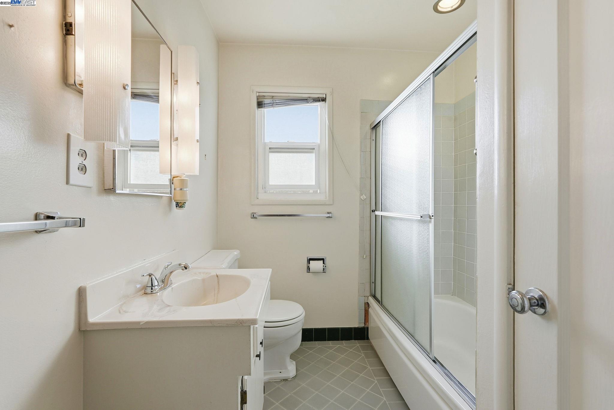 Detail Gallery Image 13 of 23 For 15329 Edgemoor St, San Leandro,  CA 94579 - 2 Beds | 1 Baths