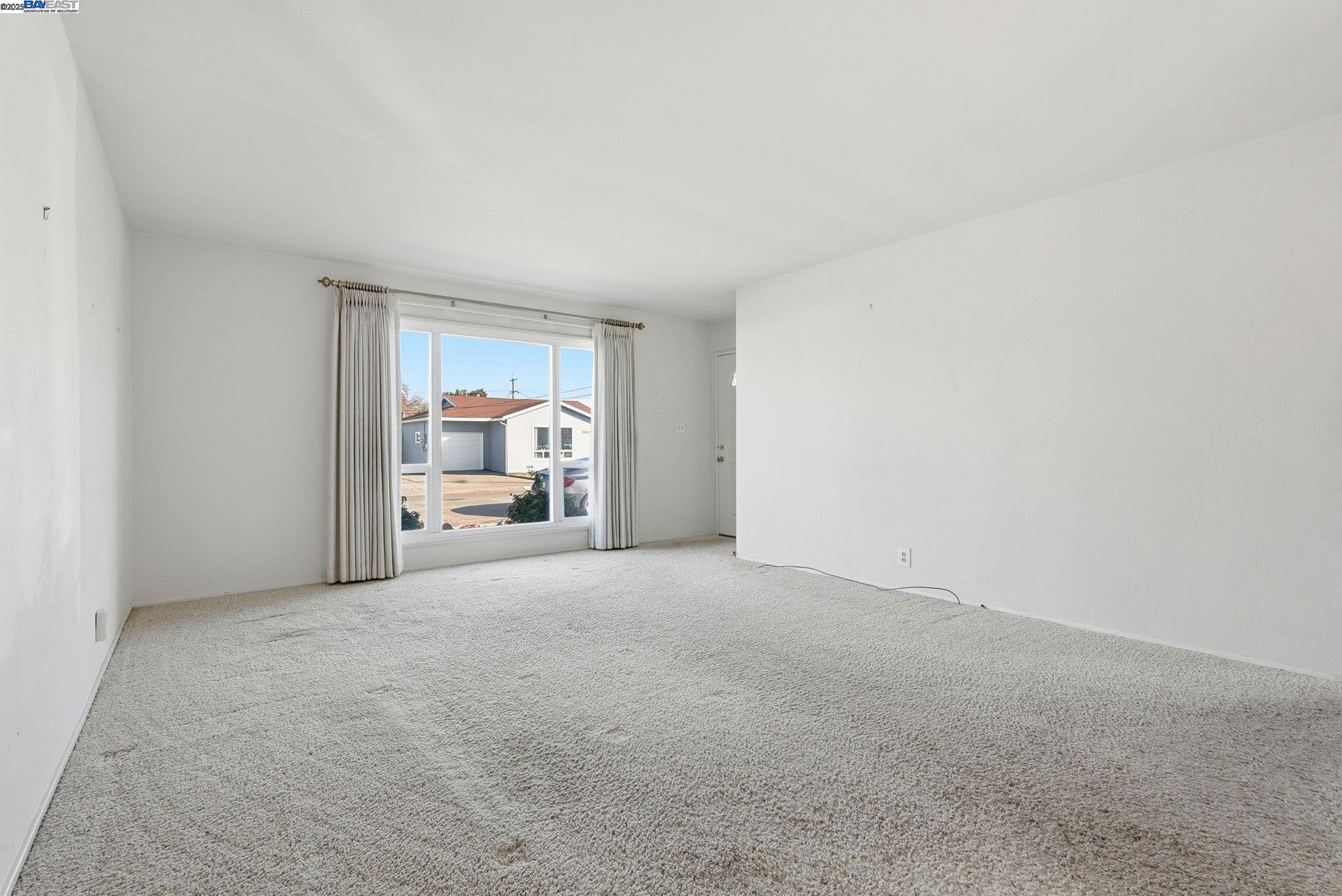 Detail Gallery Image 4 of 23 For 15329 Edgemoor St, San Leandro,  CA 94579 - 2 Beds | 1 Baths