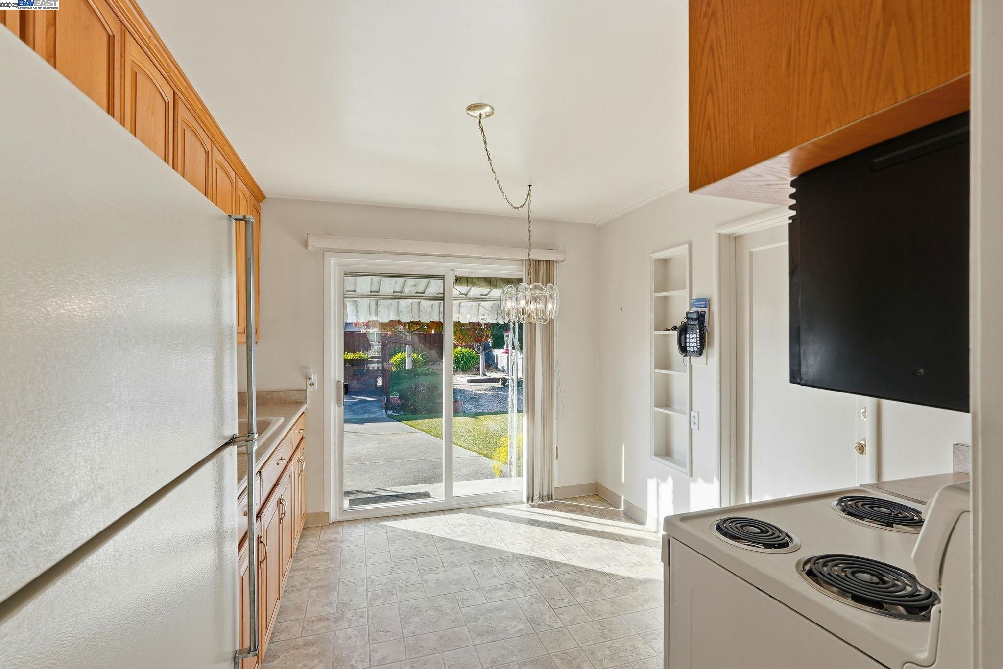Detail Gallery Image 9 of 23 For 15329 Edgemoor St, San Leandro,  CA 94579 - 2 Beds | 1 Baths