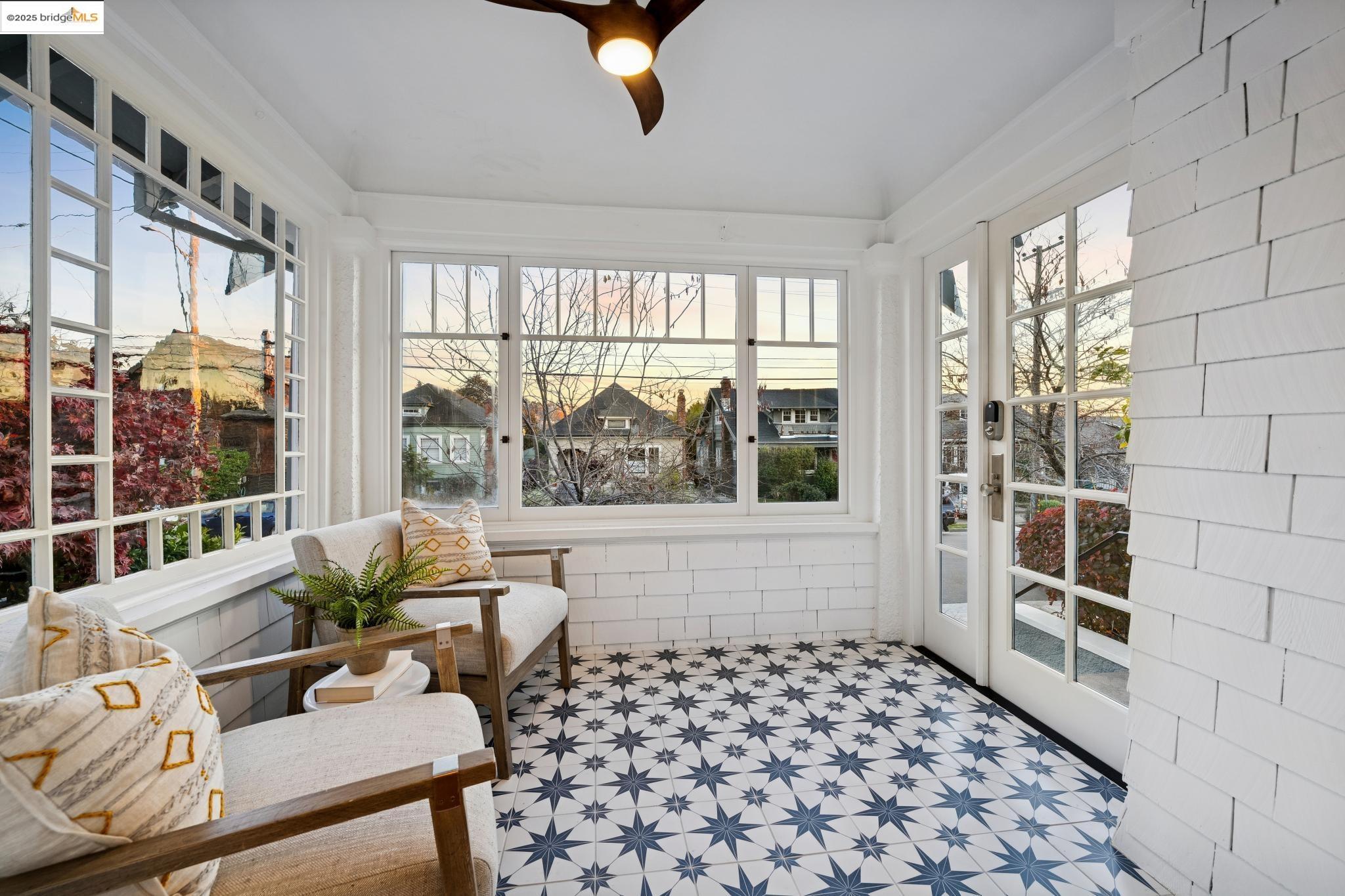 Detail Gallery Image 2 of 55 For 5522 Taft Ave, Oakland,  CA 94618 - 2 Beds | 2 Baths