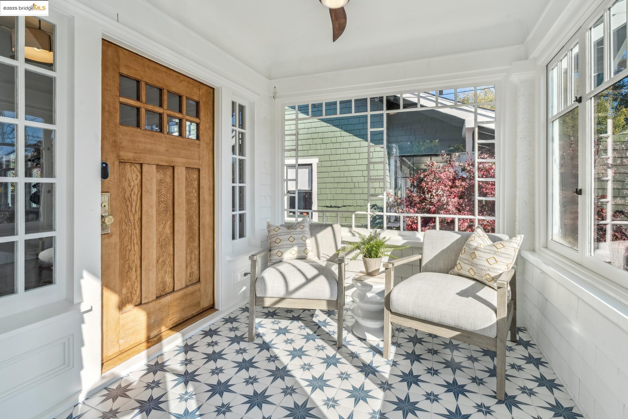 Detail Gallery Image 3 of 55 For 5522 Taft Ave, Oakland,  CA 94618 - 2 Beds | 2 Baths