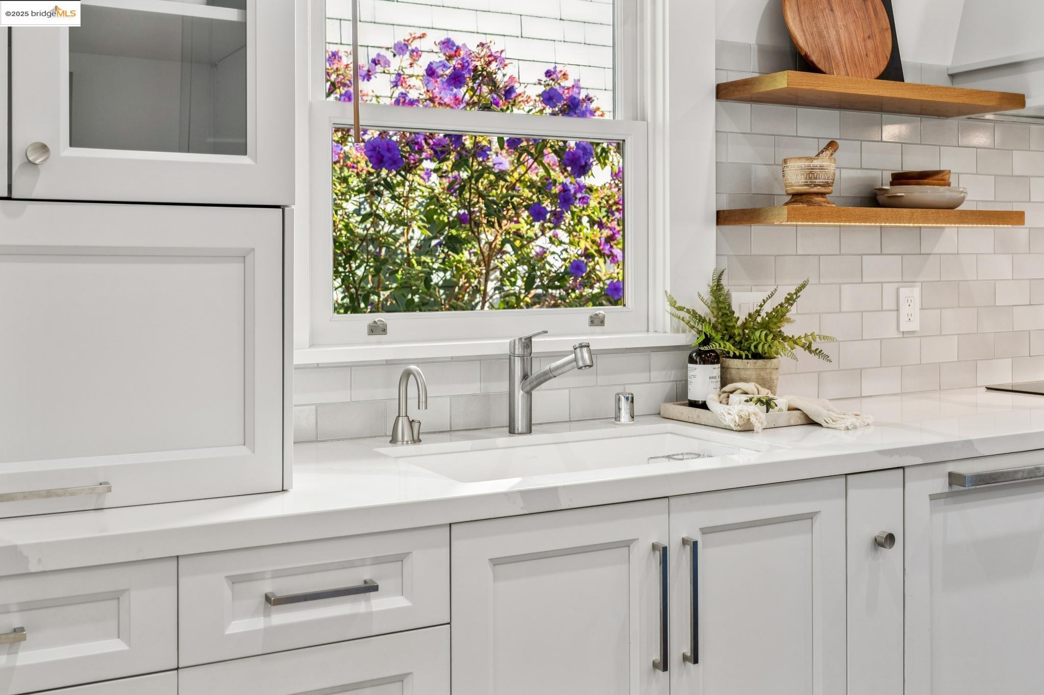 Detail Gallery Image 24 of 55 For 5522 Taft Ave, Oakland,  CA 94618 - 2 Beds | 2 Baths