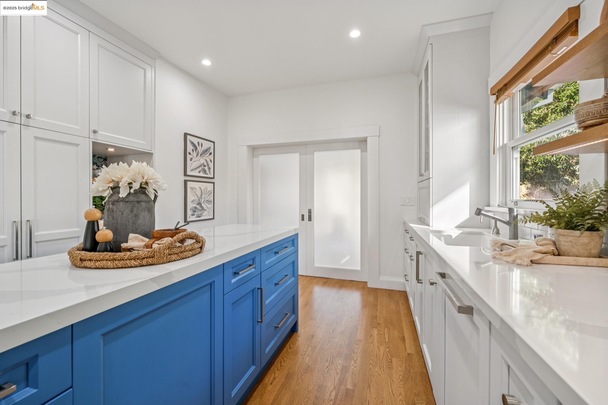 Detail Gallery Image 27 of 55 For 5522 Taft Ave, Oakland,  CA 94618 - 2 Beds | 2 Baths