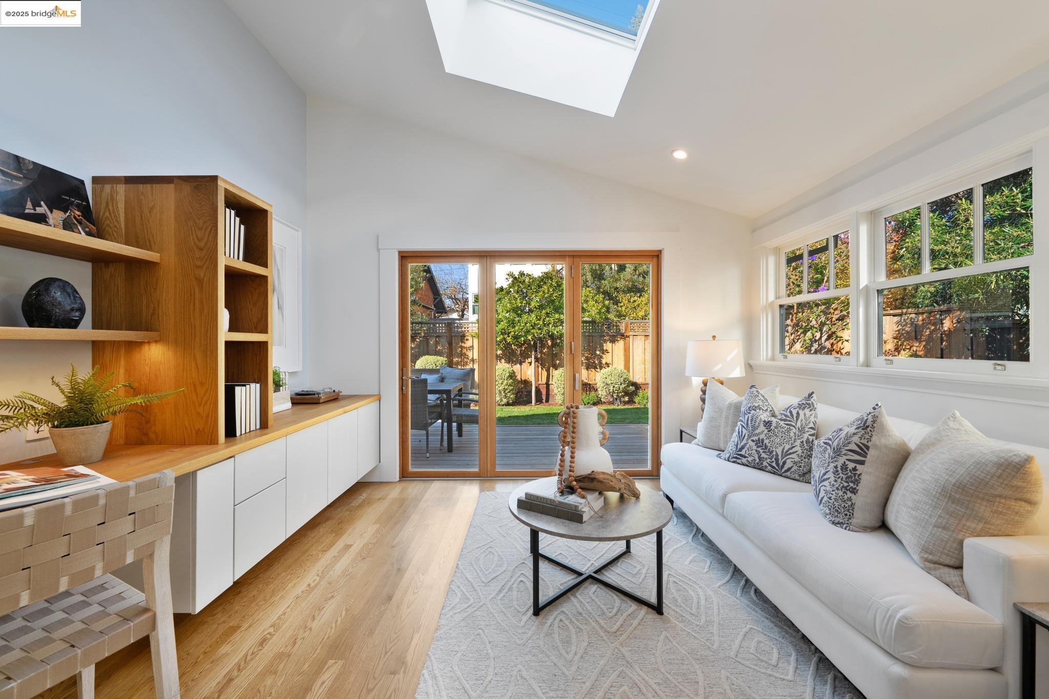 Detail Gallery Image 28 of 55 For 5522 Taft Ave, Oakland,  CA 94618 - 2 Beds | 2 Baths