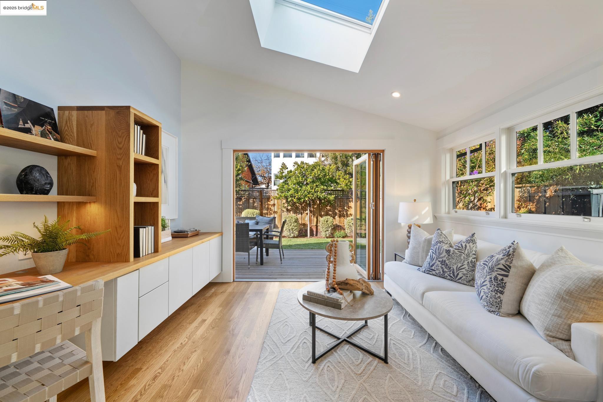 Detail Gallery Image 29 of 55 For 5522 Taft Ave, Oakland,  CA 94618 - 2 Beds | 2 Baths