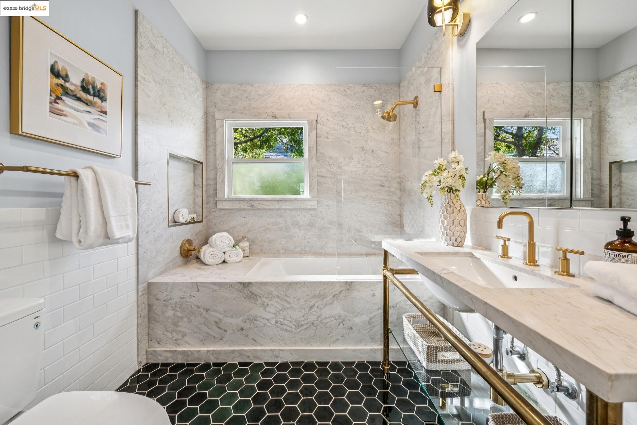 Detail Gallery Image 36 of 55 For 5522 Taft Ave, Oakland,  CA 94618 - 2 Beds | 2 Baths