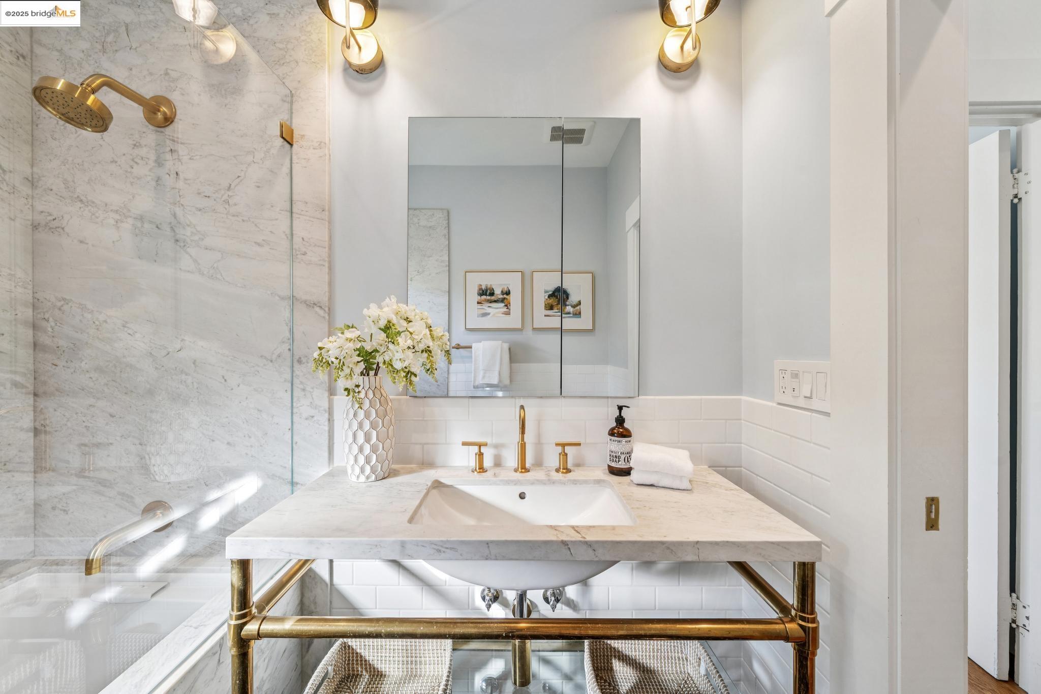 Detail Gallery Image 39 of 55 For 5522 Taft Ave, Oakland,  CA 94618 - 2 Beds | 2 Baths