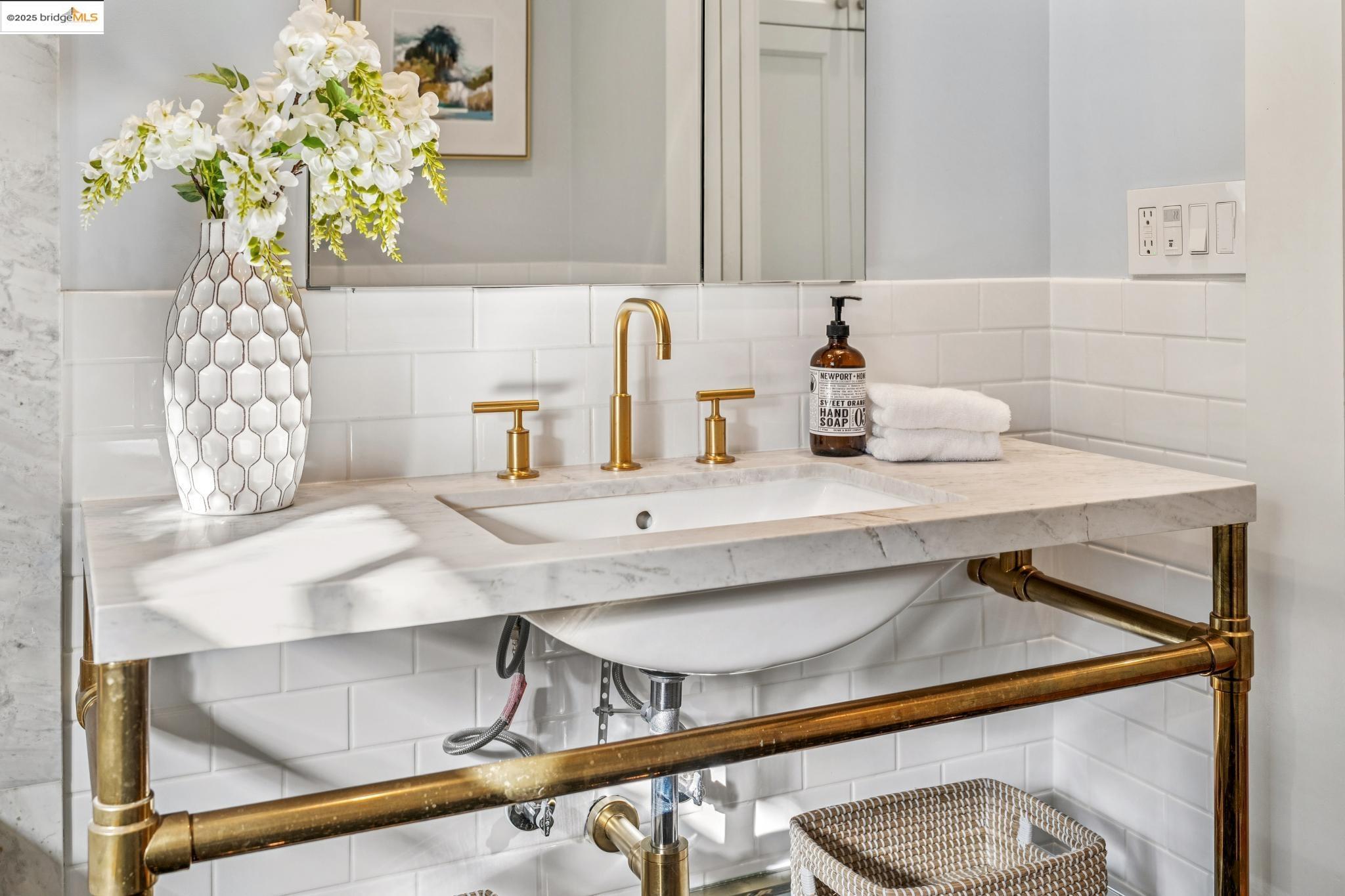 Detail Gallery Image 40 of 55 For 5522 Taft Ave, Oakland,  CA 94618 - 2 Beds | 2 Baths