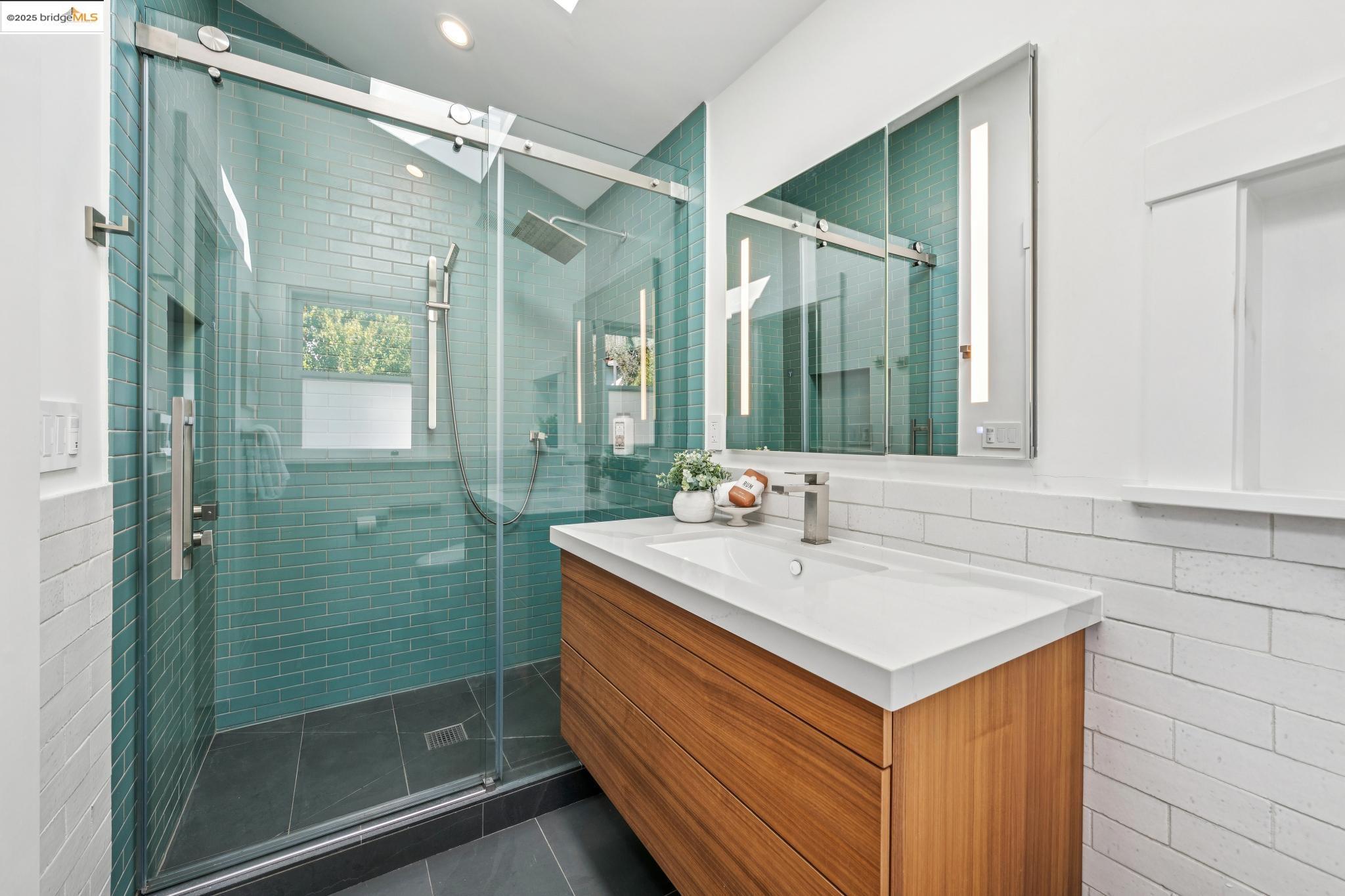 Detail Gallery Image 50 of 55 For 5522 Taft Ave, Oakland,  CA 94618 - 2 Beds | 2 Baths