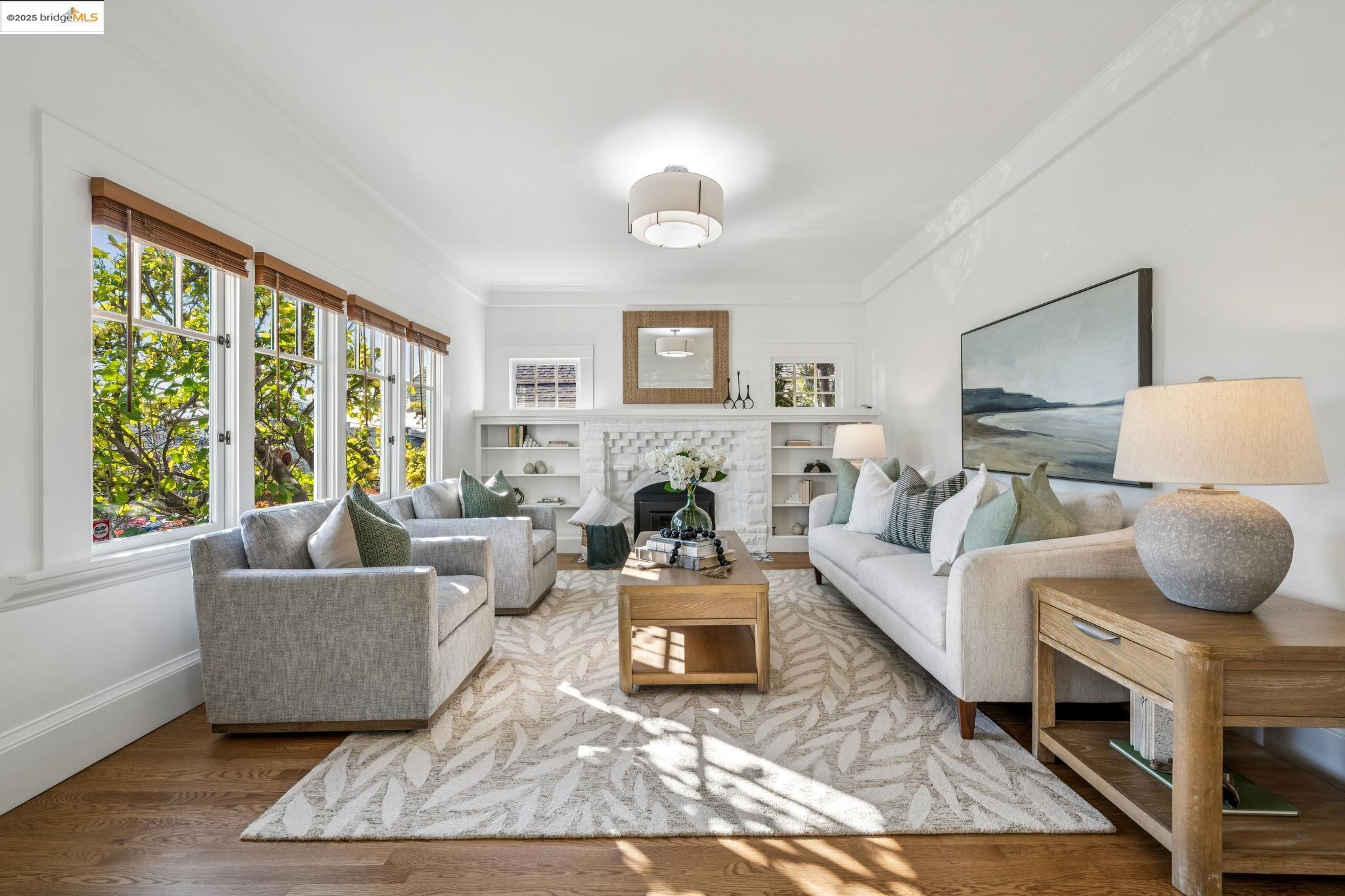 Detail Gallery Image 7 of 55 For 5522 Taft Ave, Oakland,  CA 94618 - 2 Beds | 2 Baths