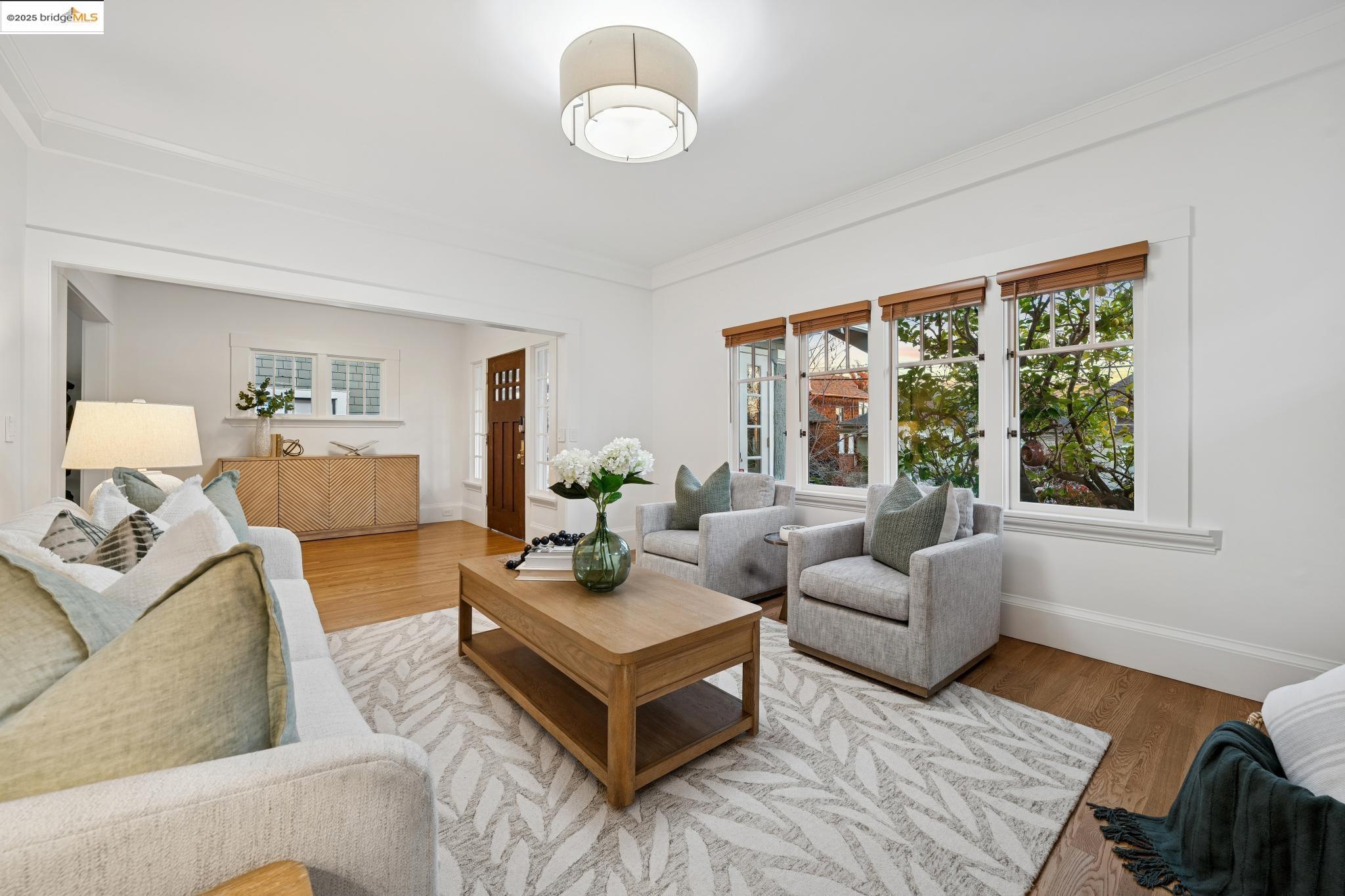 Detail Gallery Image 10 of 55 For 5522 Taft Ave, Oakland,  CA 94618 - 2 Beds | 2 Baths