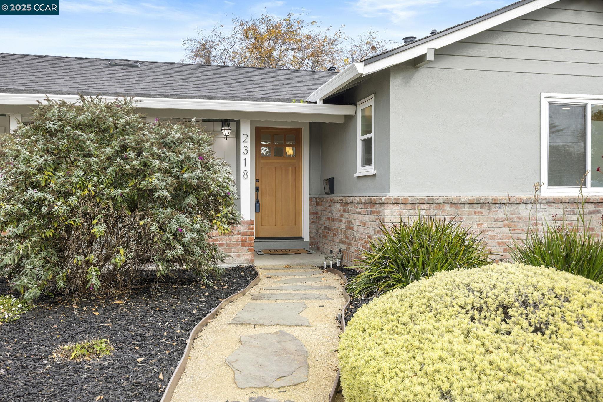 Detail Gallery Image 3 of 42 For 2318 N 6th St, Concord,  CA 94519 - 3 Beds | 2 Baths