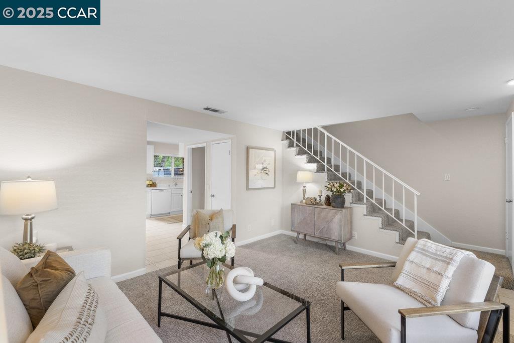 Detail Gallery Image 11 of 38 For 1048 Spring Valley Common, Livermore,  CA 94551 - 3 Beds | 2/1 Baths