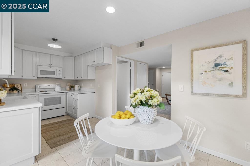 Detail Gallery Image 16 of 36 For 1048 Spring Valley Common, Livermore,  CA 94551 - 3 Beds | 2/1 Baths