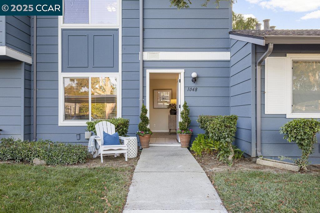 Detail Gallery Image 4 of 36 For 1048 Spring Valley Common, Livermore,  CA 94551 - 3 Beds | 2/1 Baths