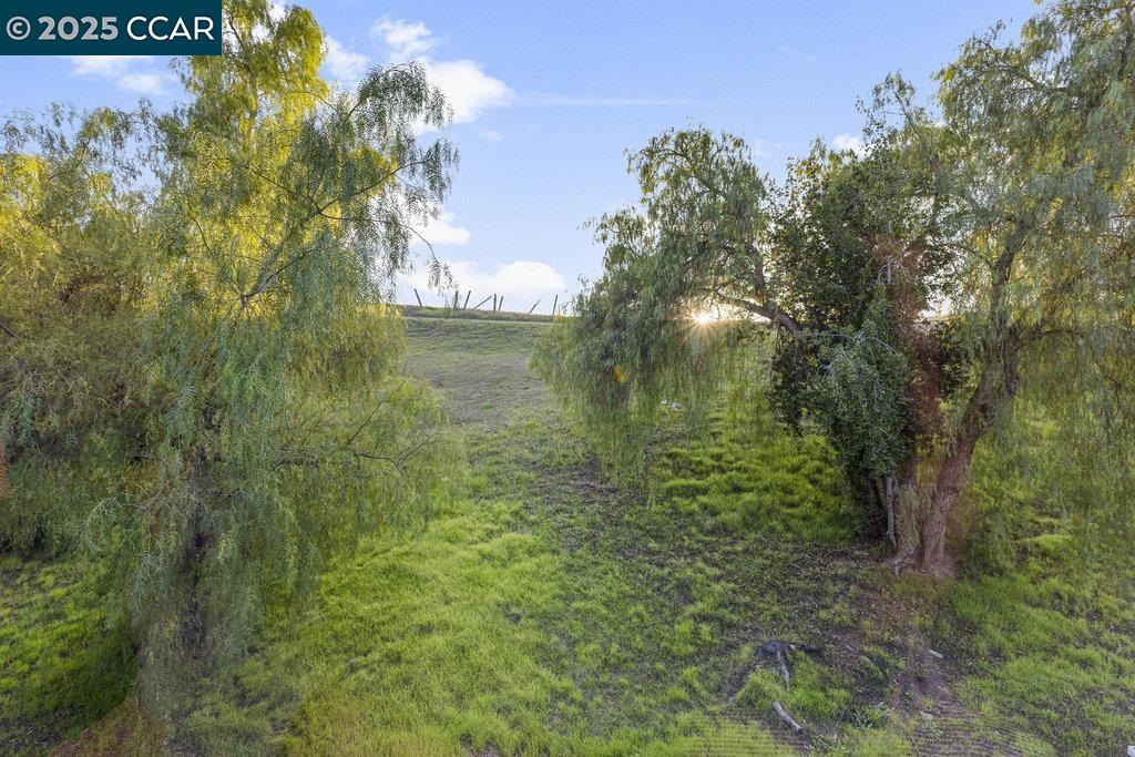 Detail Gallery Image 35 of 38 For 1048 Spring Valley Common, Livermore,  CA 94551 - 3 Beds | 2/1 Baths