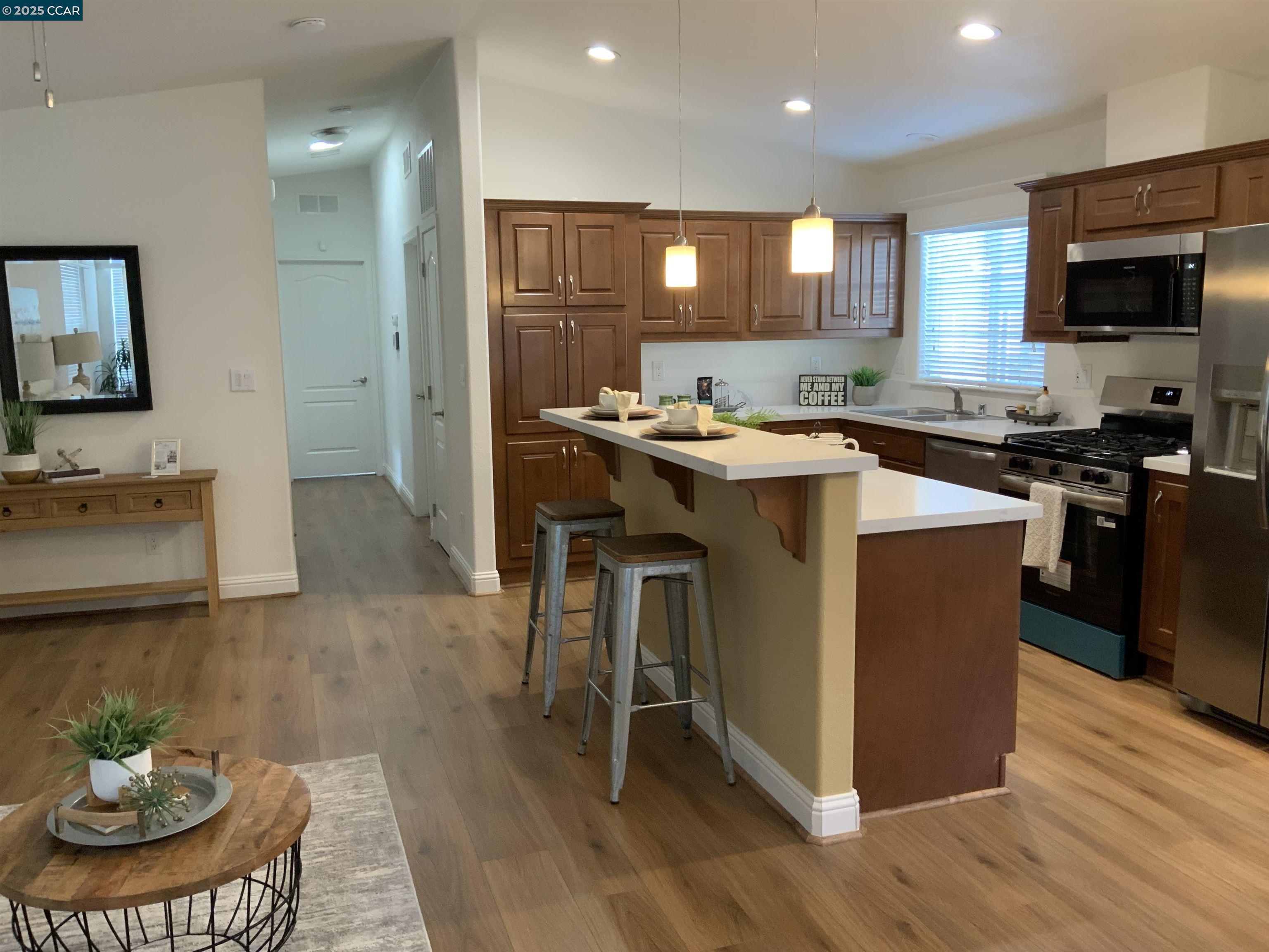 Detail Gallery Image 6 of 31 For 14 Geneseo St., Oakley,  CA 94561 - 2 Beds | 2 Baths