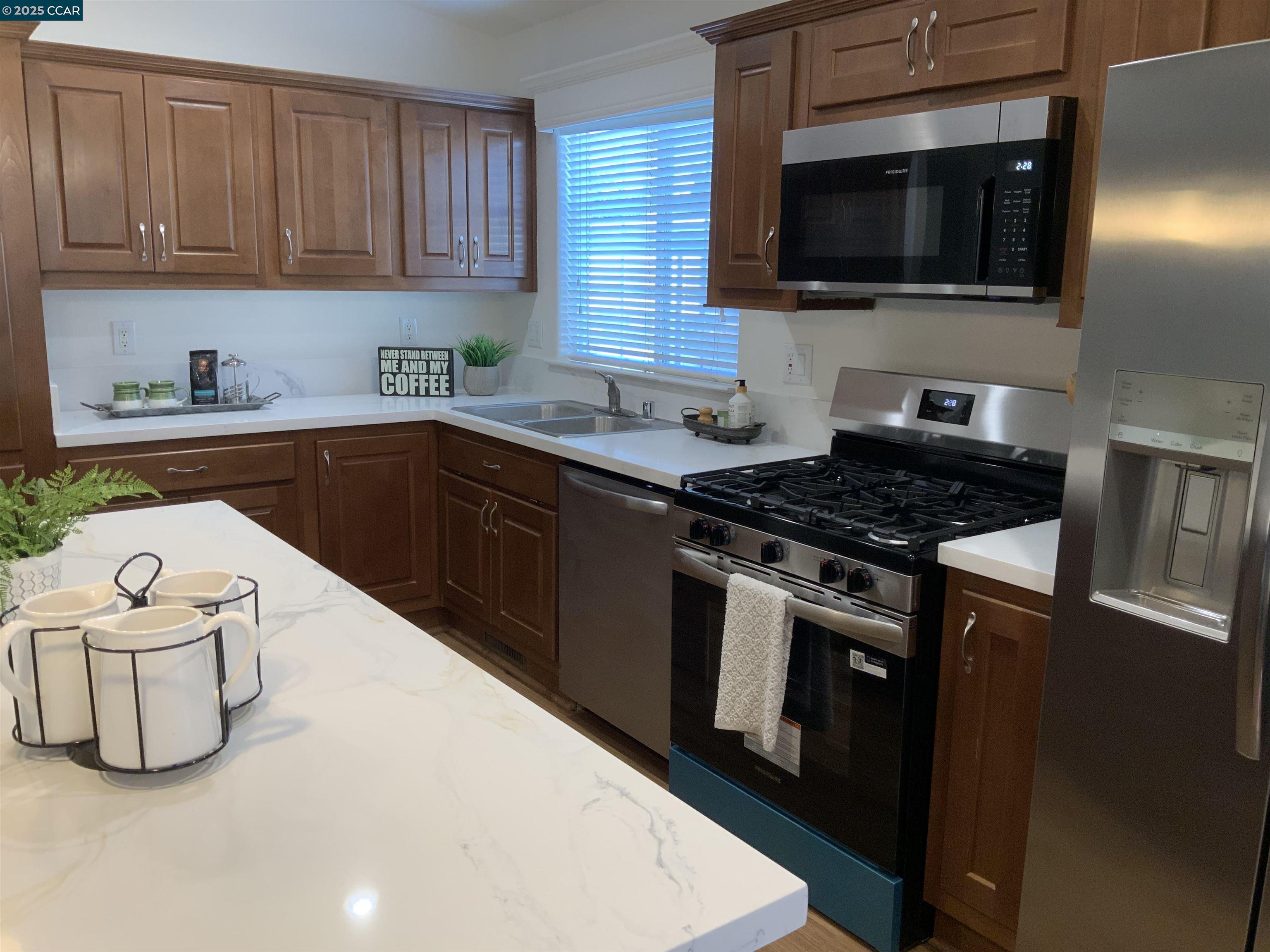 Detail Gallery Image 8 of 31 For 14 Geneseo St., Oakley,  CA 94561 - 2 Beds | 2 Baths