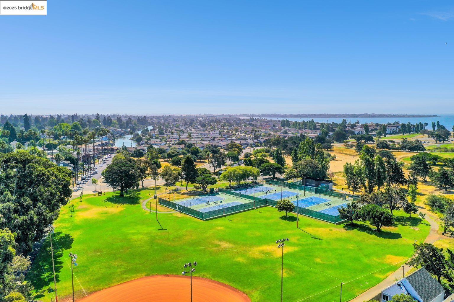 Detail Gallery Image 18 of 19 For 1220 9th St, Alameda,  CA 94501 - – Beds | – Baths