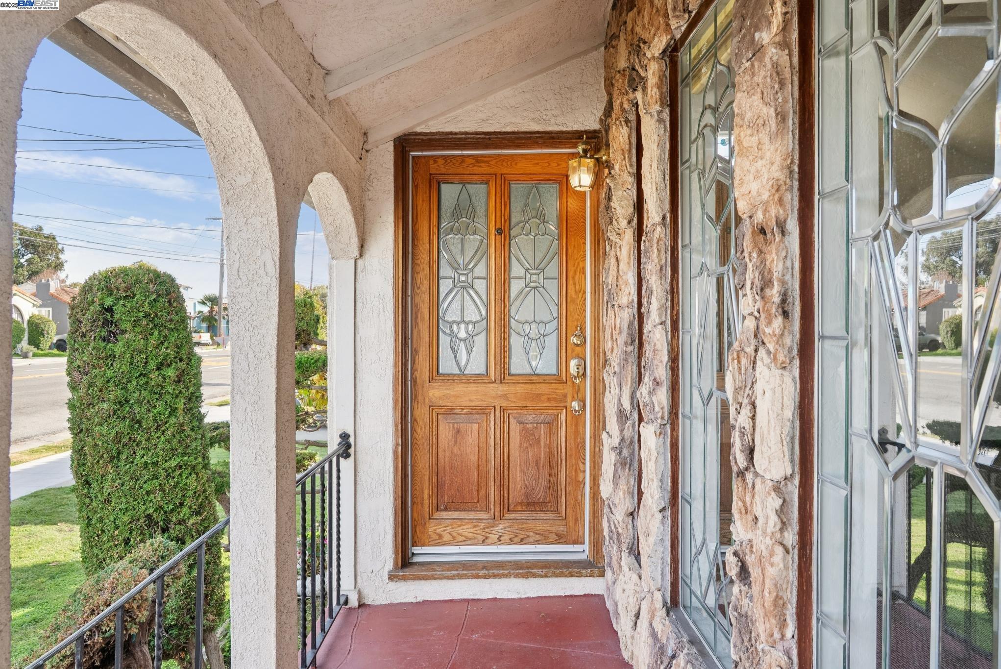 Detail Gallery Image 2 of 51 For 2804 Otis Dr, Alameda,  CA 94501 - 2 Beds | 1 Baths