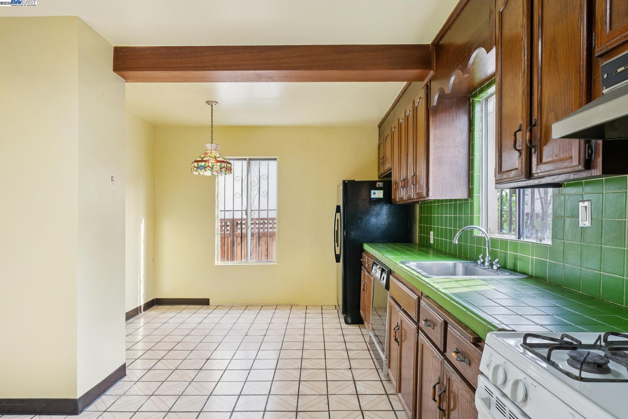 Detail Gallery Image 14 of 51 For 2804 Otis Dr, Alameda,  CA 94501 - 2 Beds | 1 Baths