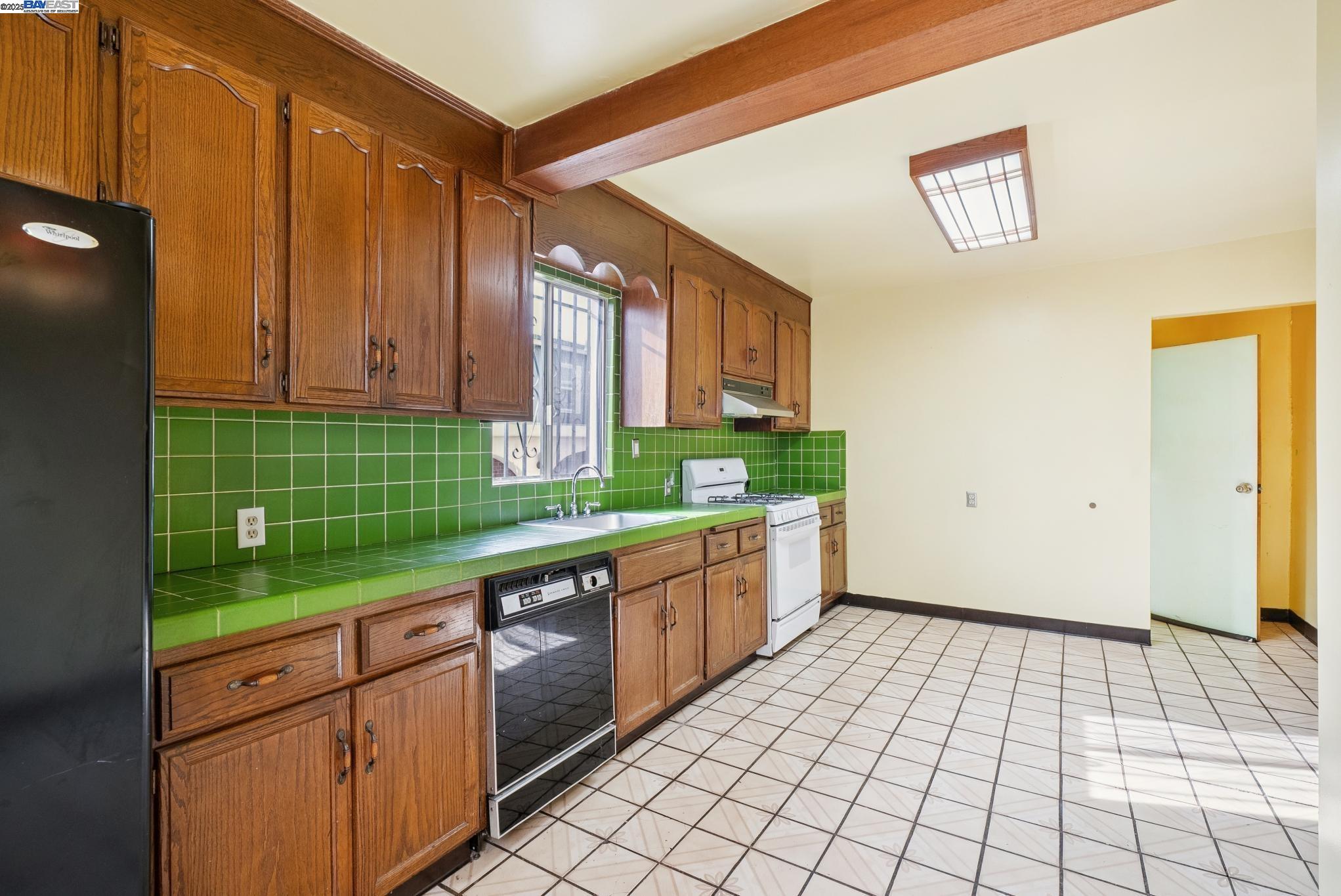 Detail Gallery Image 15 of 51 For 2804 Otis Dr, Alameda,  CA 94501 - 2 Beds | 1 Baths