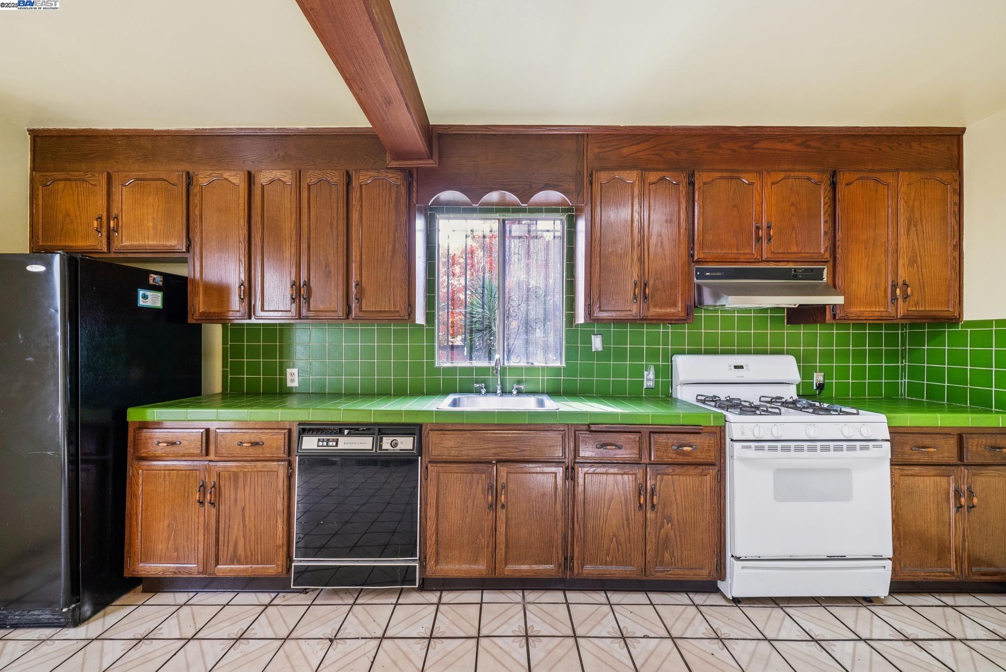 Detail Gallery Image 16 of 51 For 2804 Otis Dr, Alameda,  CA 94501 - 2 Beds | 1 Baths