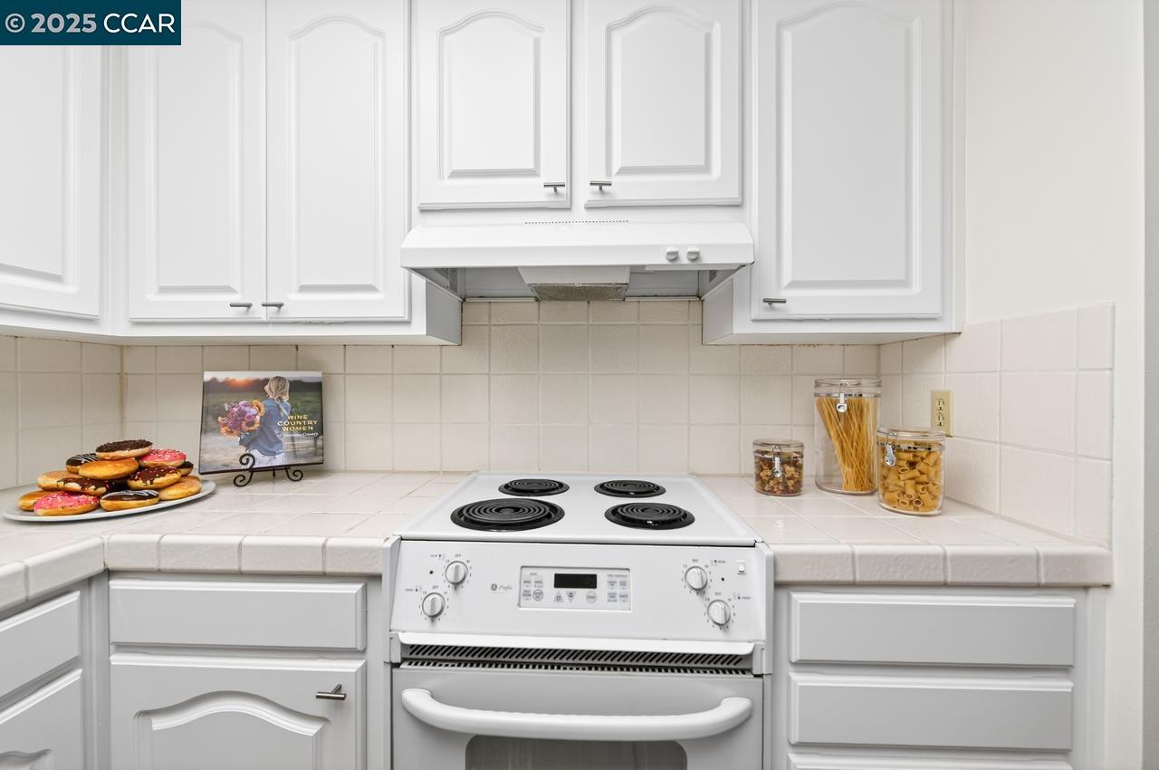 Detail Gallery Image 11 of 45 For 1400 Ptarmigan Dr #2,  Walnut Creek,  CA 94595 - 2 Beds | 2 Baths