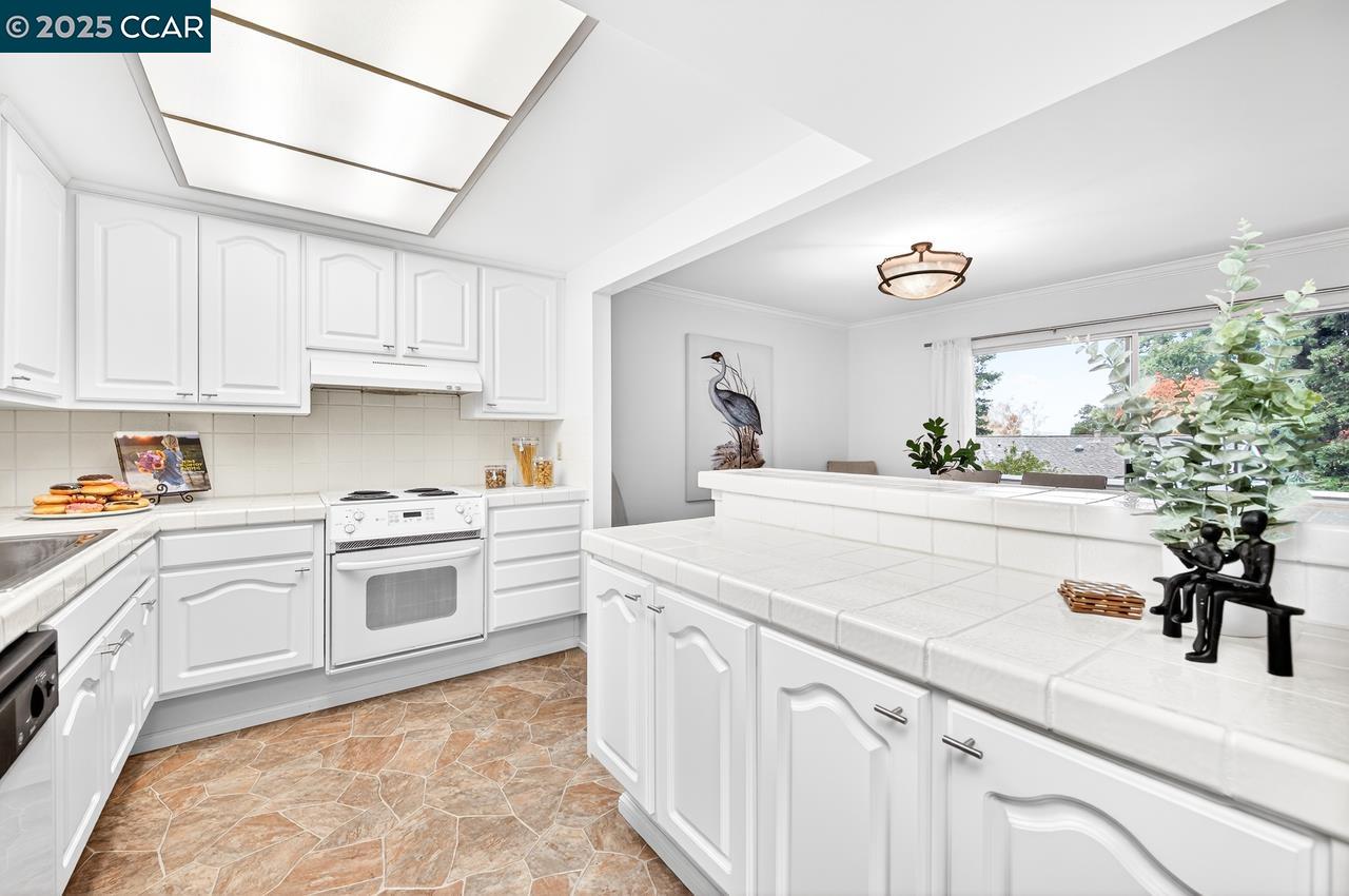 Detail Gallery Image 13 of 45 For 1400 Ptarmigan Dr #2,  Walnut Creek,  CA 94595 - 2 Beds | 2 Baths