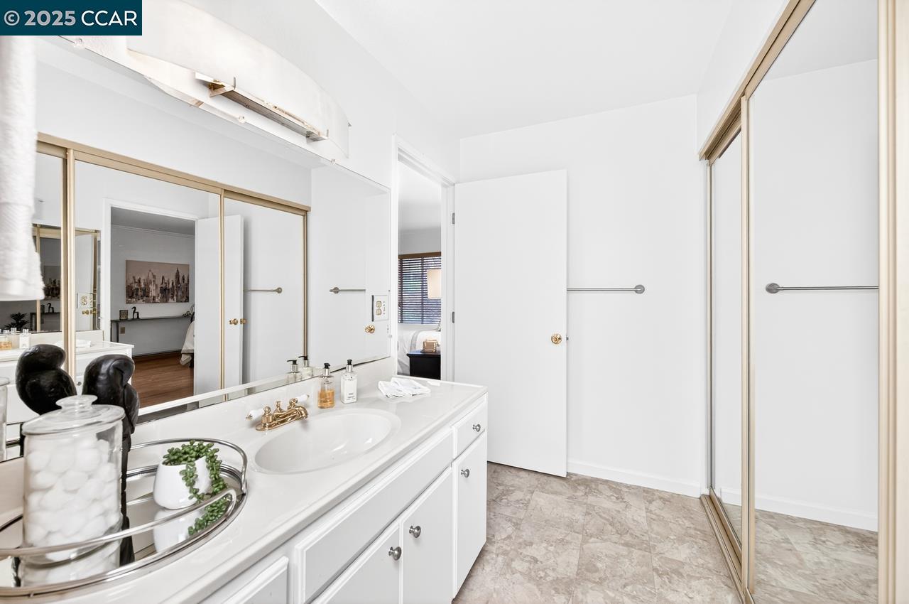 Detail Gallery Image 18 of 45 For 1400 Ptarmigan Dr #2,  Walnut Creek,  CA 94595 - 2 Beds | 2 Baths