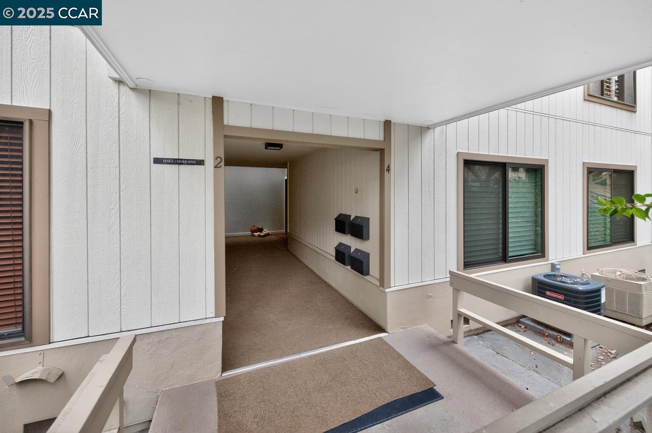 Detail Gallery Image 3 of 45 For 1400 Ptarmigan Dr #2,  Walnut Creek,  CA 94595 - 2 Beds | 2 Baths