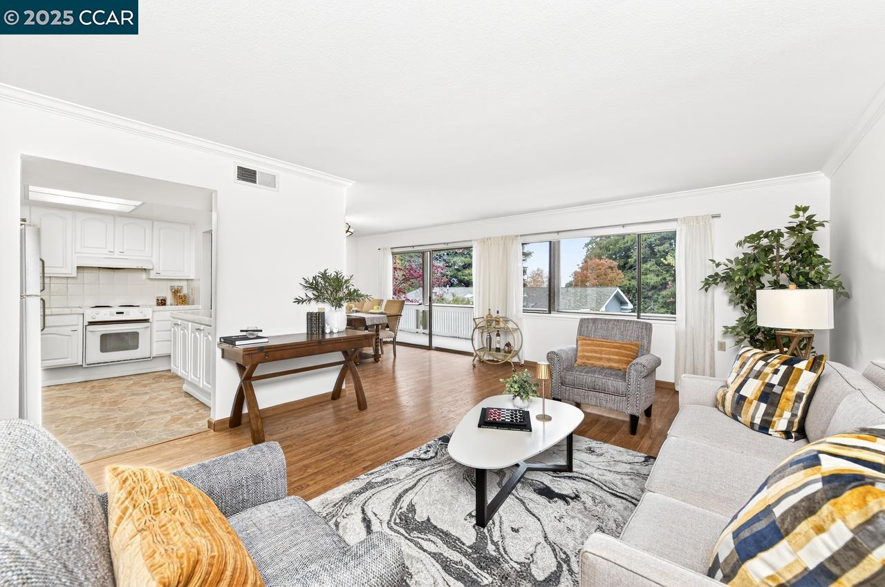 Detail Gallery Image 6 of 45 For 1400 Ptarmigan Dr #2,  Walnut Creek,  CA 94595 - 2 Beds | 2 Baths