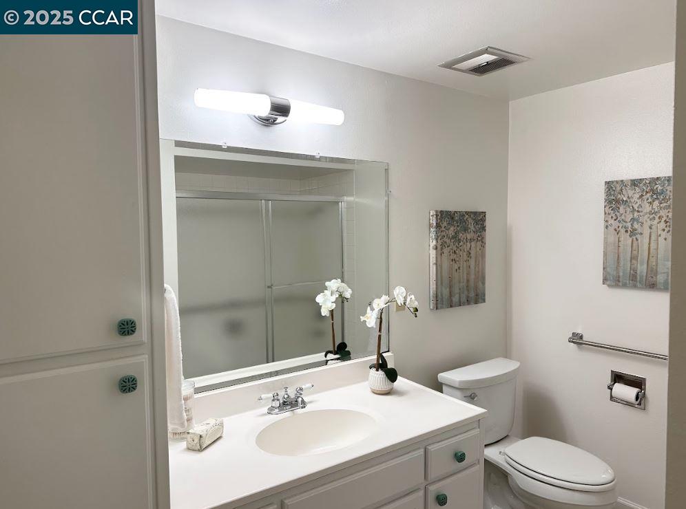 Detail Gallery Image 6 of 12 For 1400 Ptarmigan Dr #2,  Walnut Creek,  CA 94595 - 2 Beds | 2 Baths