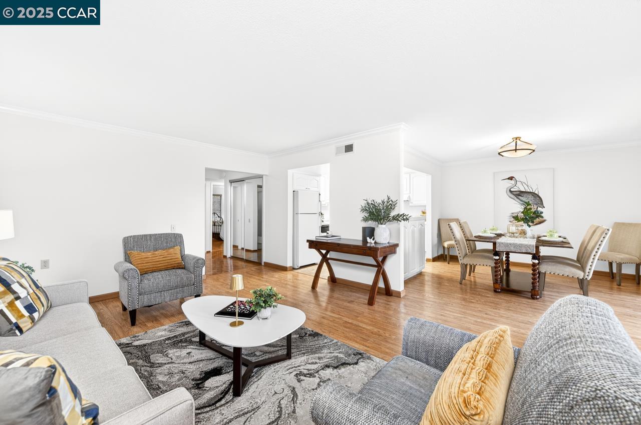 Detail Gallery Image 7 of 45 For 1400 Ptarmigan Dr #2,  Walnut Creek,  CA 94595 - 2 Beds | 2 Baths