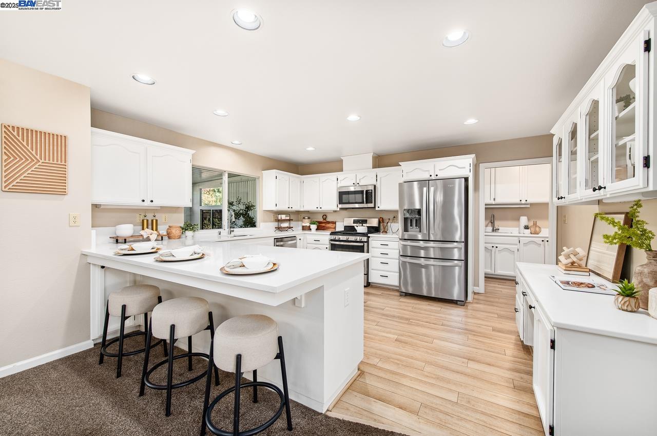 Detail Gallery Image 13 of 60 For 297 Del Valle Ct, Pleasanton,  CA 94566 - 3 Beds | 2/1 Baths