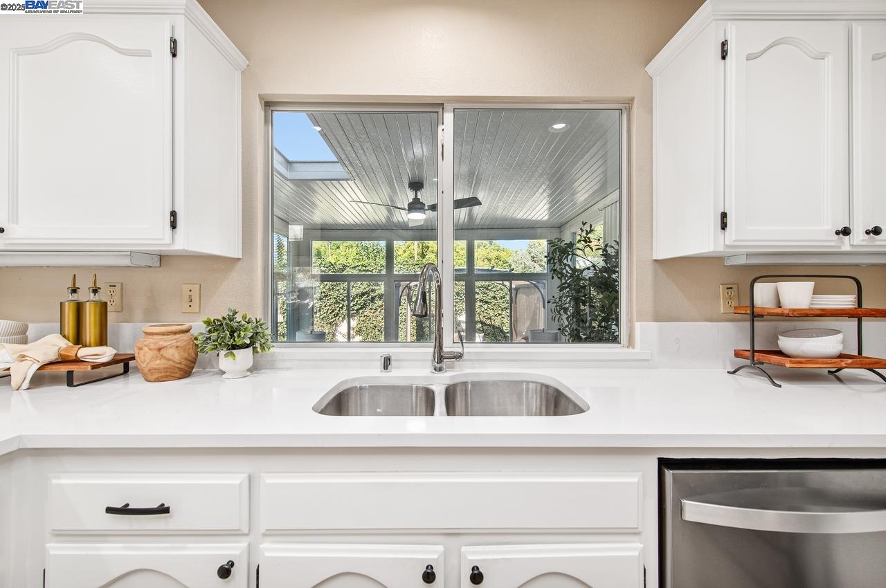Detail Gallery Image 16 of 60 For 297 Del Valle Ct, Pleasanton,  CA 94566 - 3 Beds | 2/1 Baths