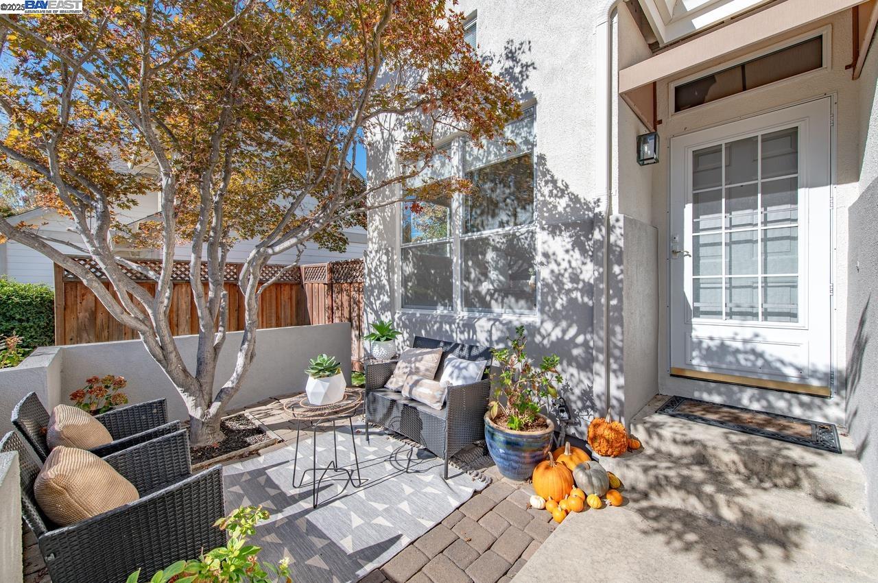 Detail Gallery Image 6 of 60 For 297 Del Valle Ct, Pleasanton,  CA 94566 - 3 Beds | 2/1 Baths