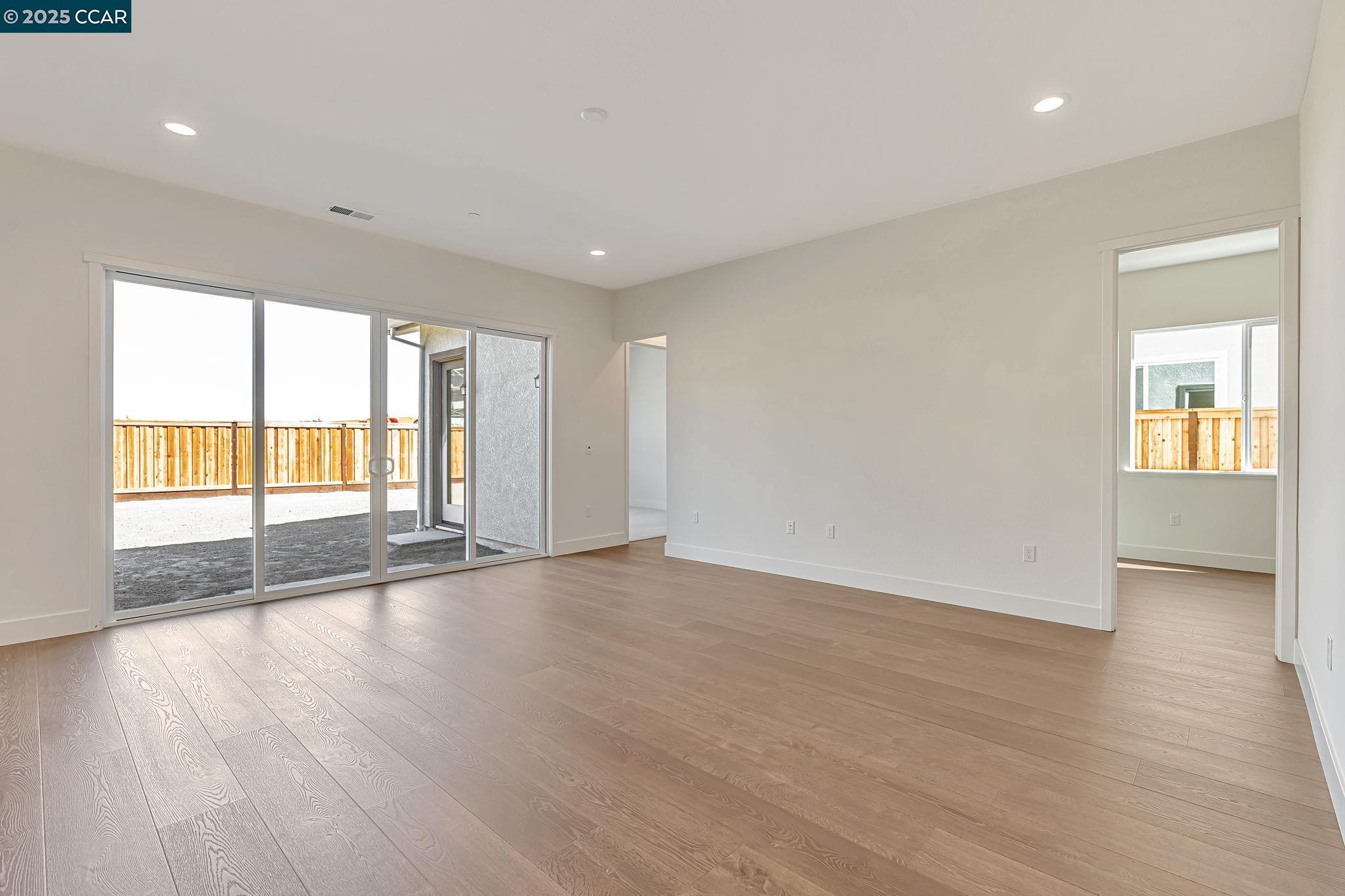 Detail Gallery Image 12 of 49 For 16166 Poulson Street, Lathrop,  CA 95330 - 4 Beds | 3/1 Baths