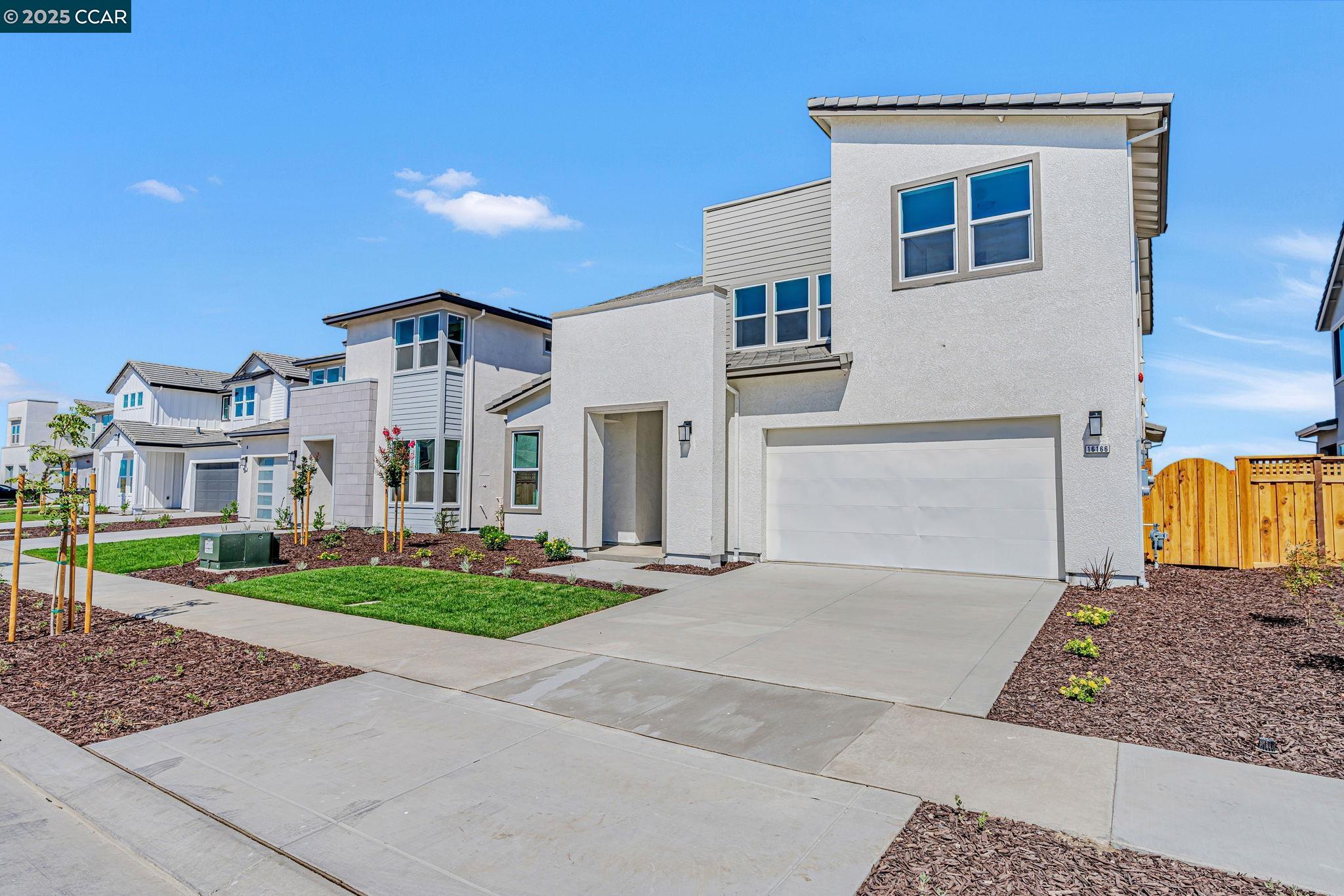 Detail Gallery Image 3 of 49 For 16166 Poulson Street, Lathrop,  CA 95330 - 4 Beds | 3/1 Baths