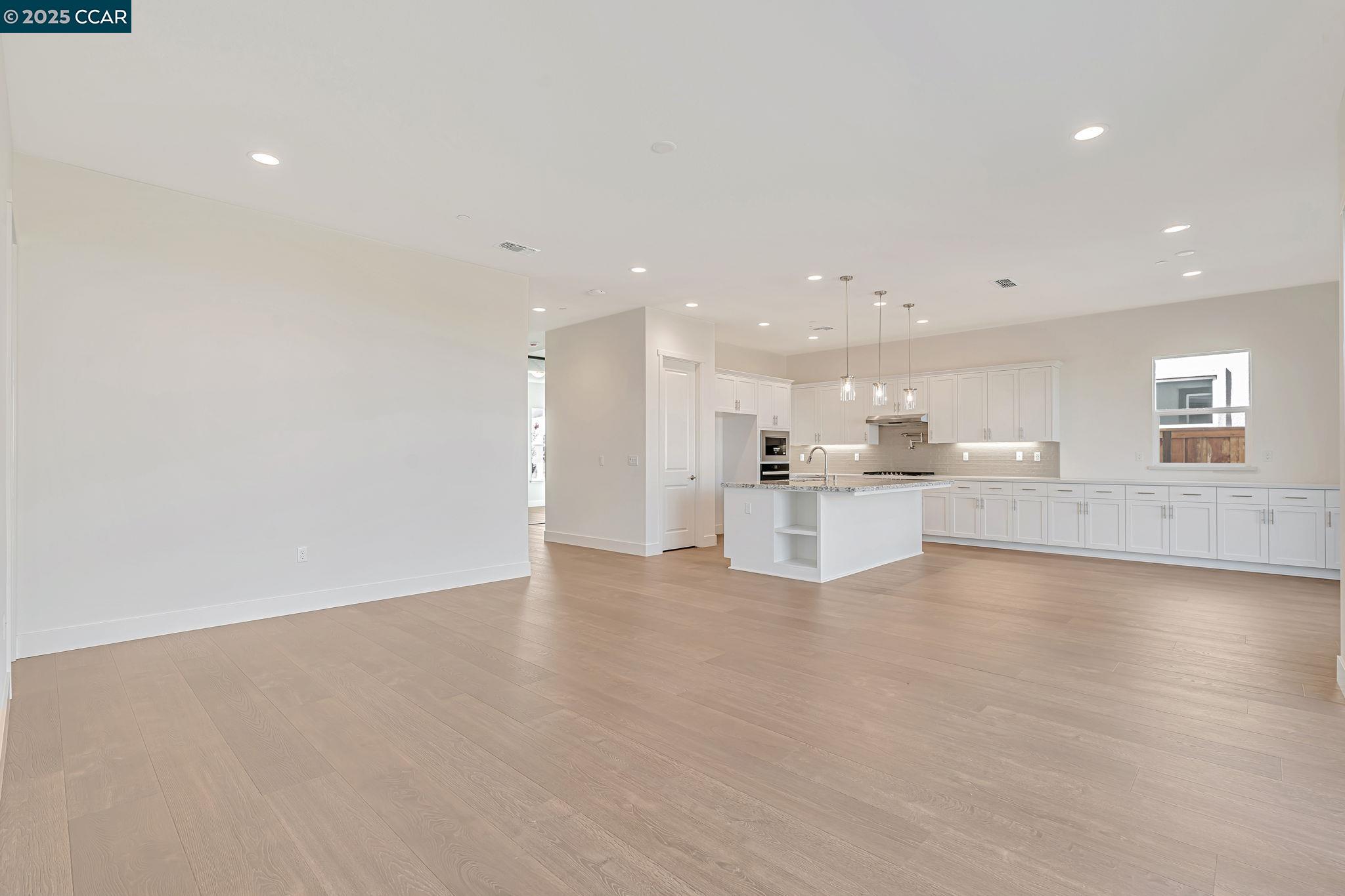 Detail Gallery Image 9 of 49 For 16166 Poulson Street, Lathrop,  CA 95330 - 4 Beds | 3/1 Baths