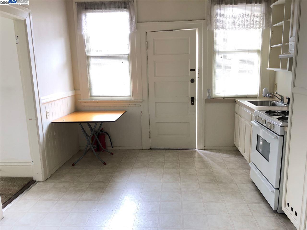 Detail Gallery Image 4 of 11 For 1173 Park Ave a,  Alameda,  CA 94501 - 1 Beds | 1 Baths