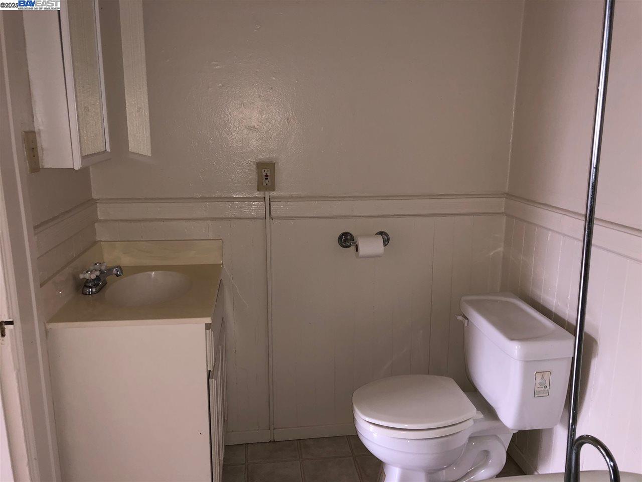 Detail Gallery Image 8 of 11 For 1173 Park Ave a,  Alameda,  CA 94501 - 1 Beds | 1 Baths