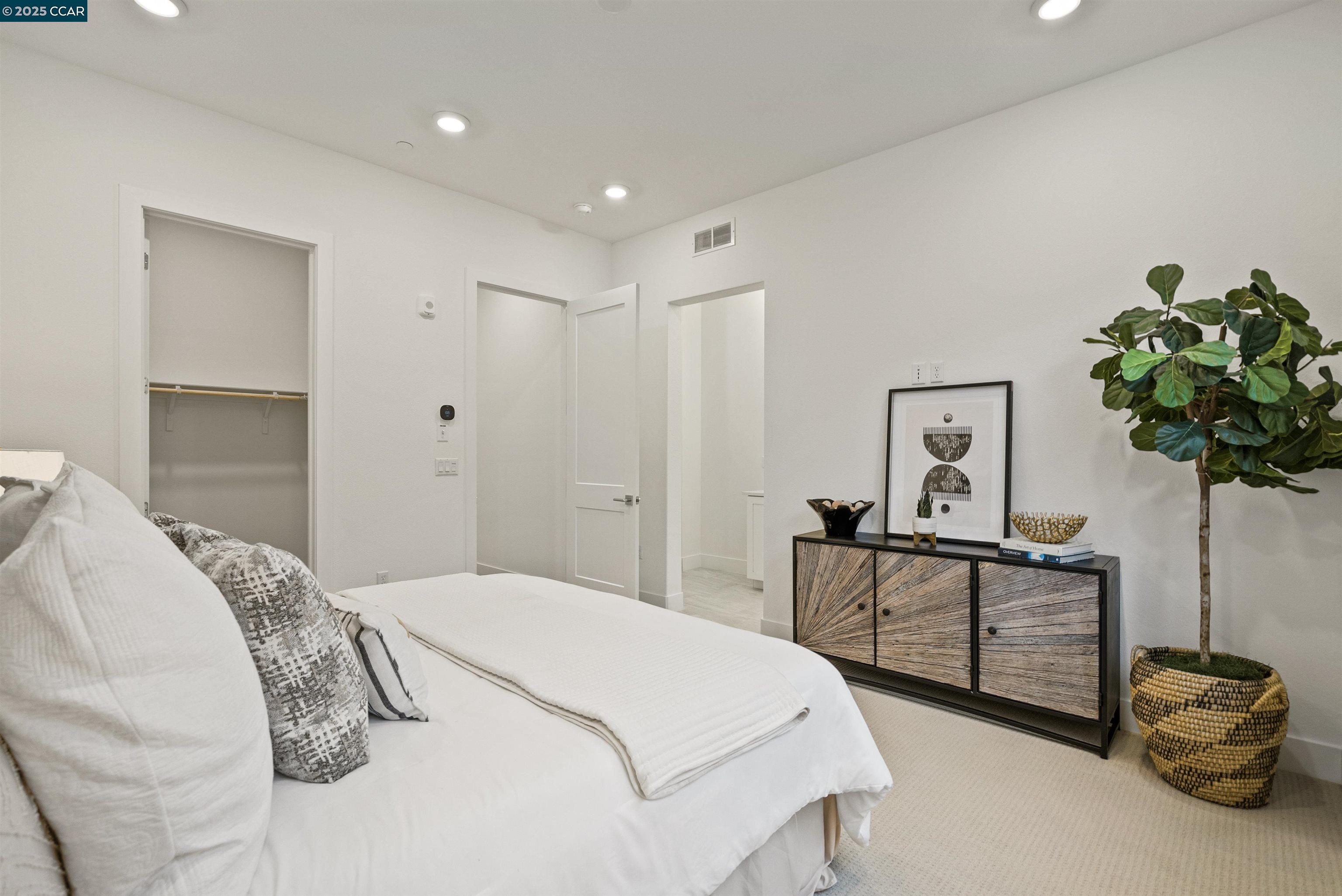 Detail Gallery Image 11 of 34 For 1102 Althea Terrace #4,  Sunnyvale,  CA 94086 - 4 Beds | 4 Baths