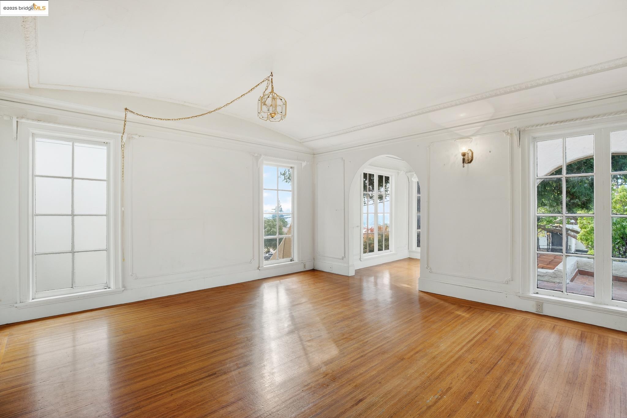 Detail Gallery Image 12 of 47 For 3710 Wisconsin St, Oakland,  CA 94619 - 2 Beds | 2 Baths