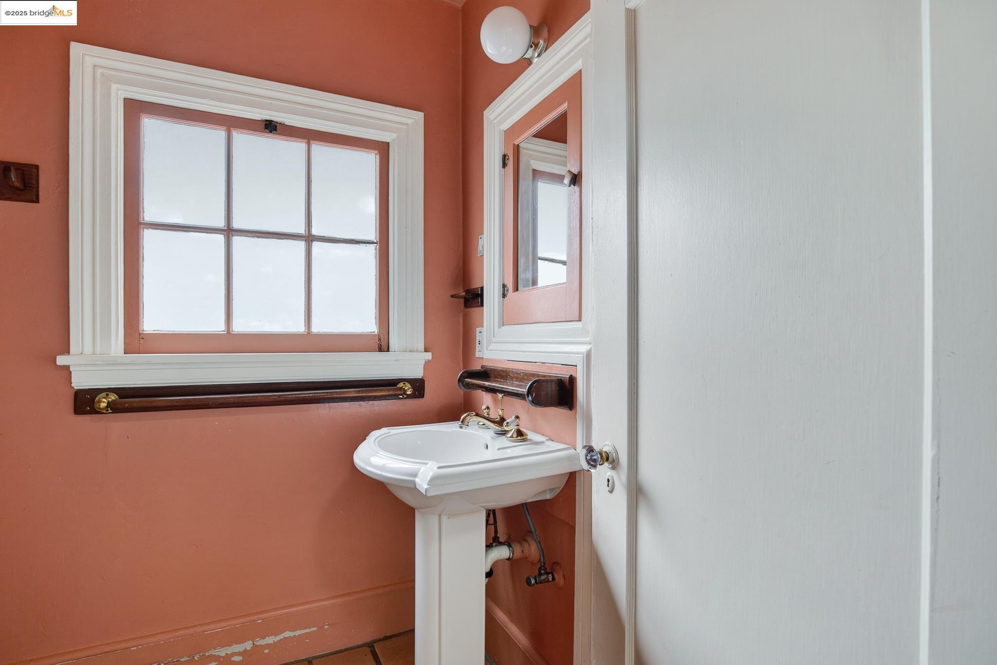 Detail Gallery Image 22 of 47 For 3710 Wisconsin St, Oakland,  CA 94619 - 2 Beds | 2 Baths