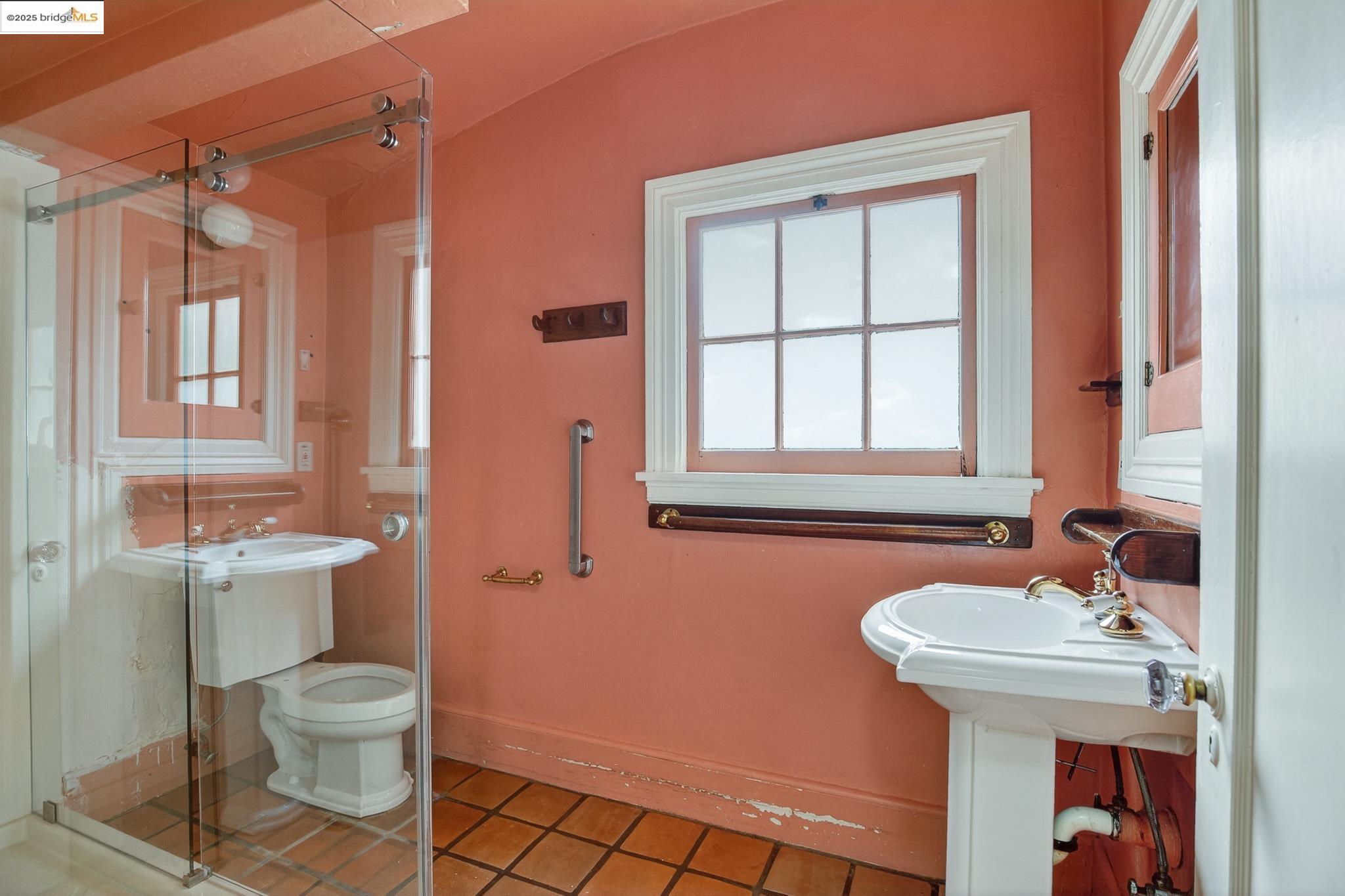 Detail Gallery Image 23 of 47 For 3710 Wisconsin St, Oakland,  CA 94619 - 2 Beds | 2 Baths