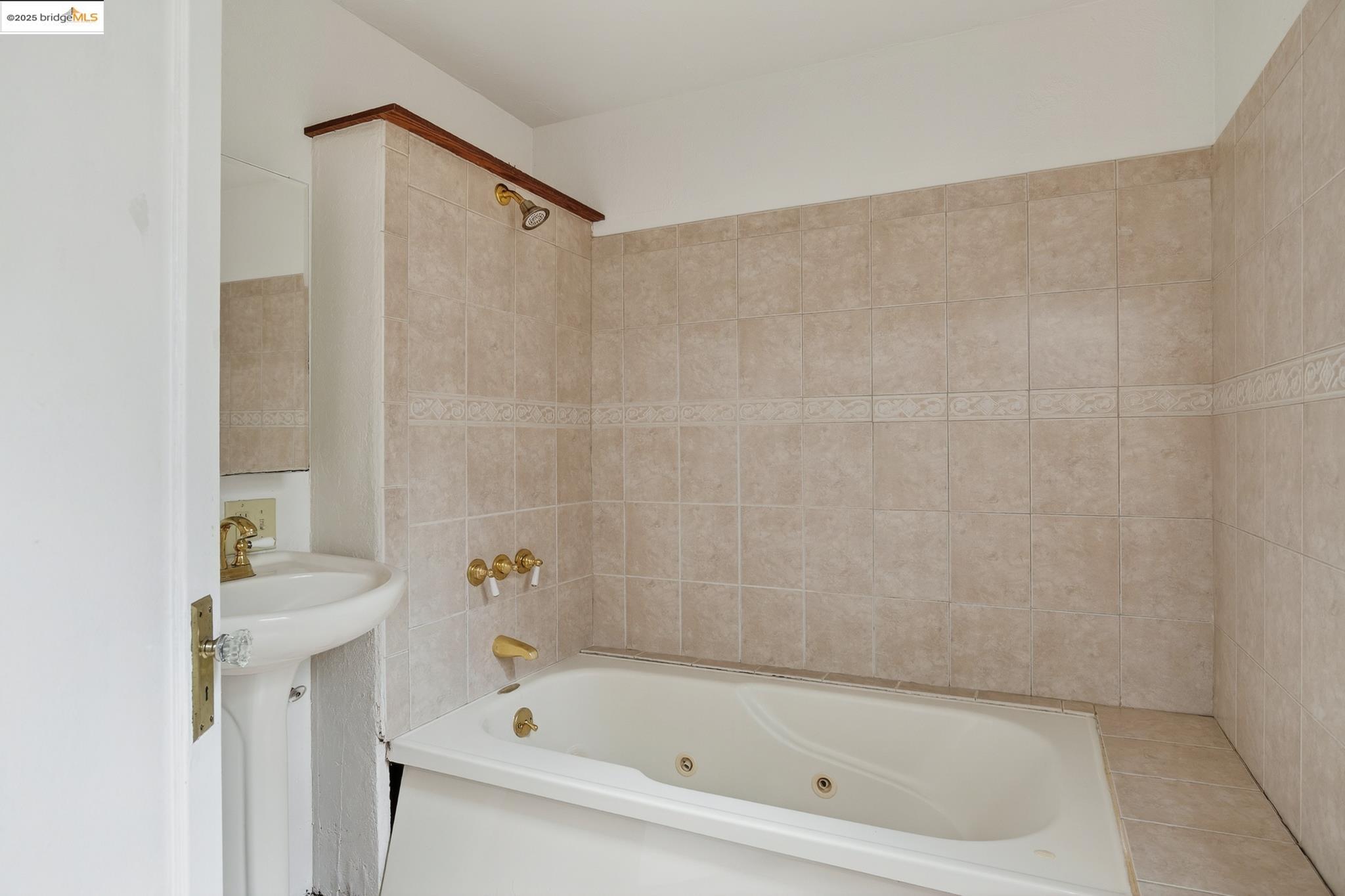 Detail Gallery Image 27 of 47 For 3710 Wisconsin St, Oakland,  CA 94619 - 2 Beds | 2 Baths