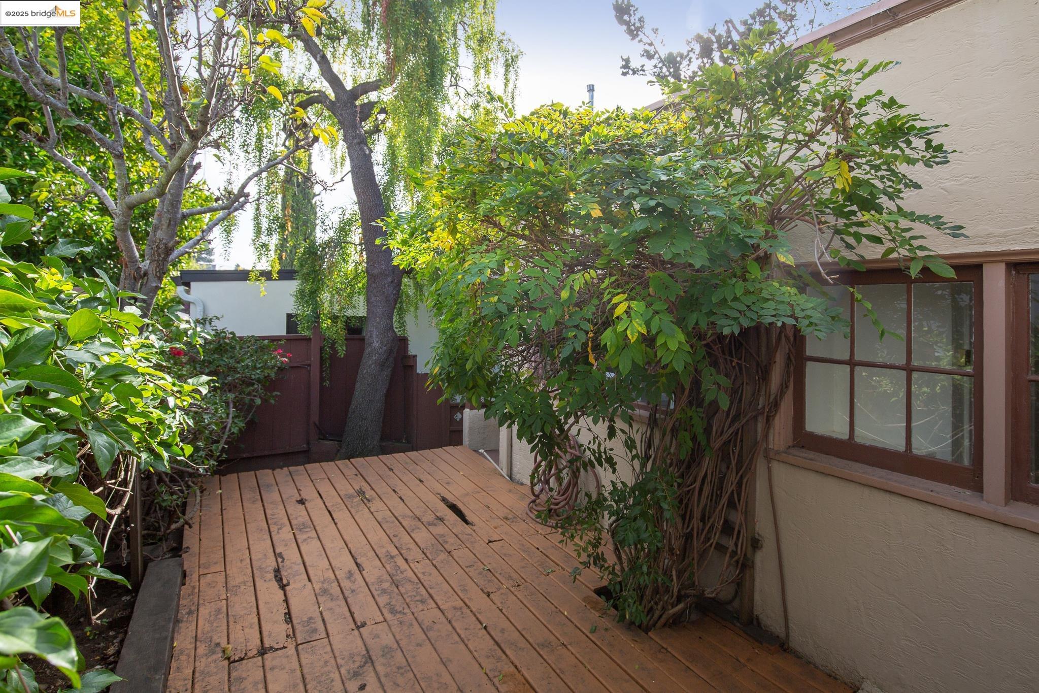 Detail Gallery Image 29 of 47 For 3710 Wisconsin St, Oakland,  CA 94619 - 2 Beds | 2 Baths